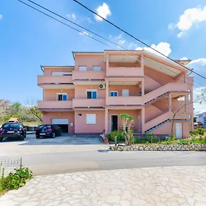apartments-and-room-ljubica.primorje-gorskikotar.com/